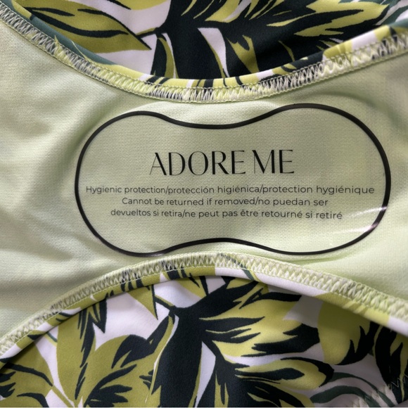 Bathing suits - Picture 8 of 9